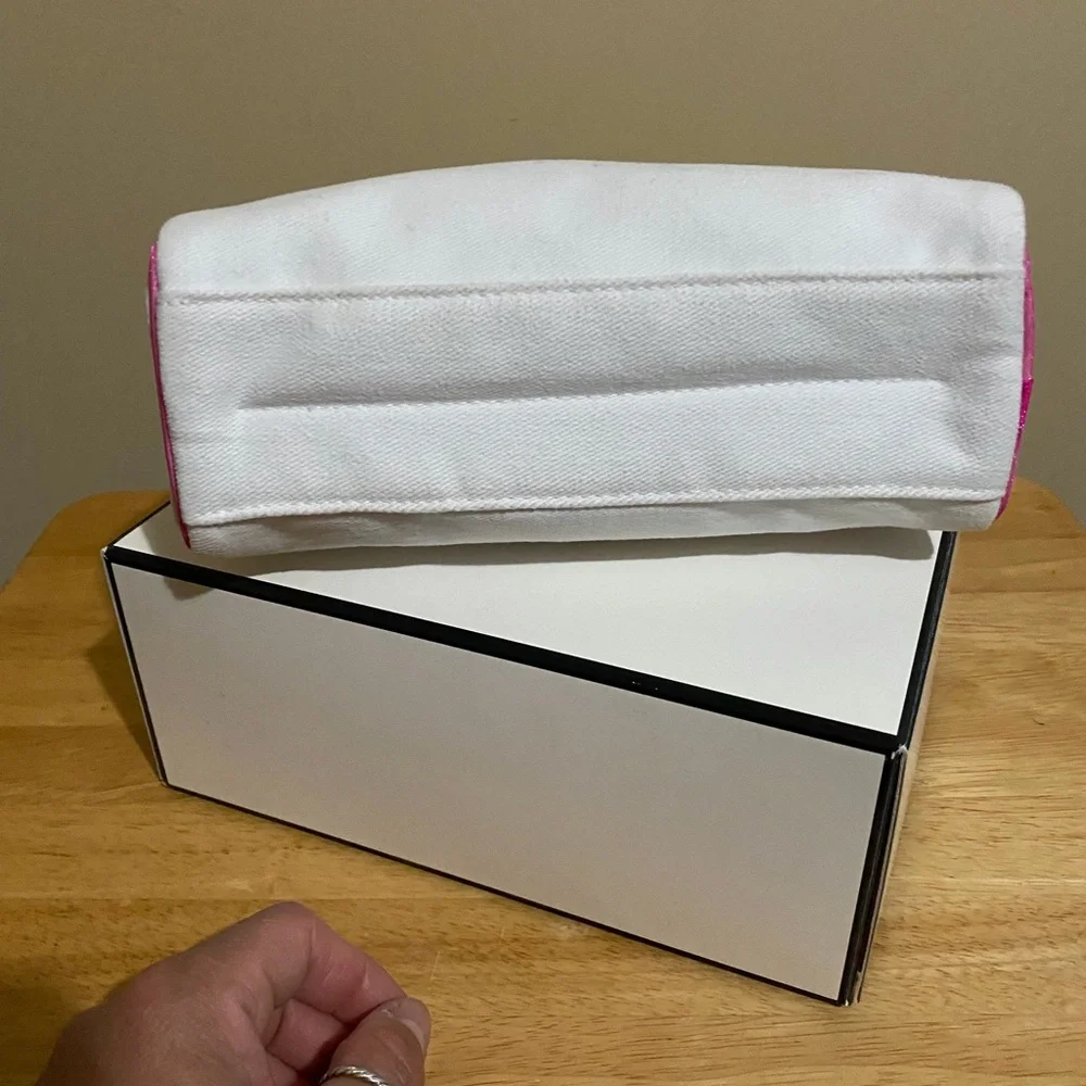 Chanel - Picture 6 of 12